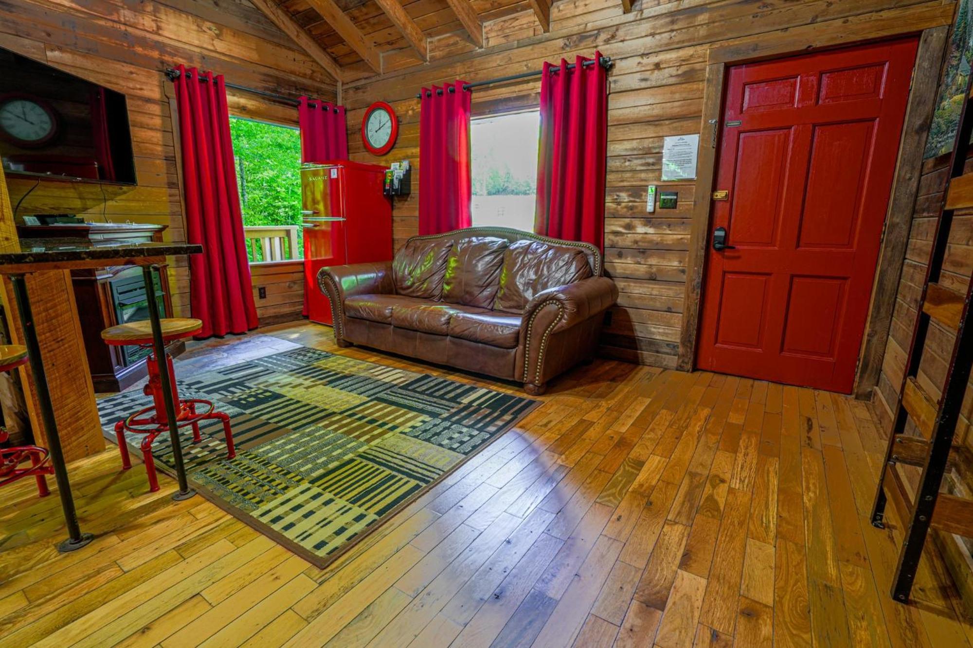 The Big Little Cabin - Hot Tub & Playground Dahlonega Exterior foto