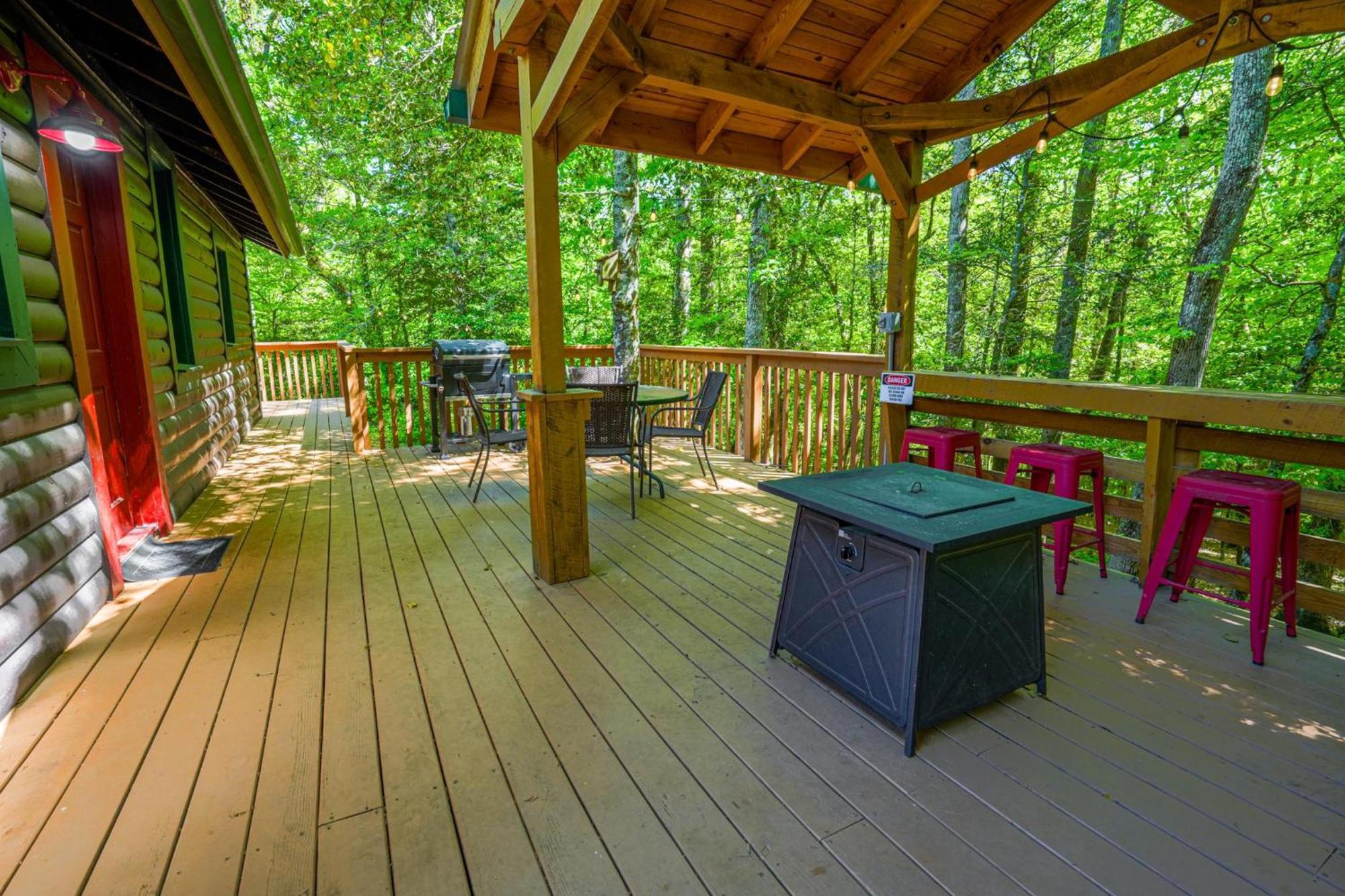 The Big Little Cabin - Hot Tub & Playground Dahlonega Exterior foto